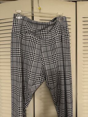 SHEIN Women’s Black & White Plaid Leggings